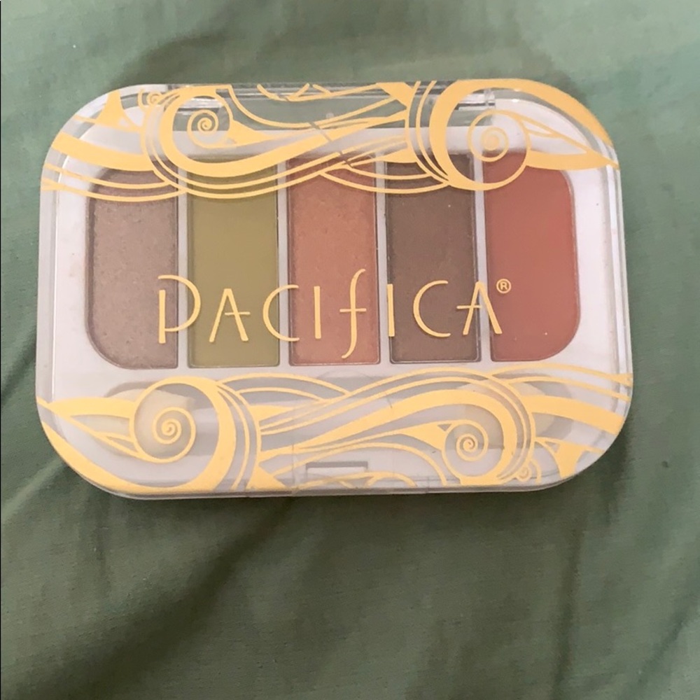 Pacifica Tomboy Vibe eye shadow.
